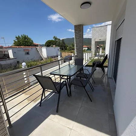 Madi Luxury Nea Vrasna